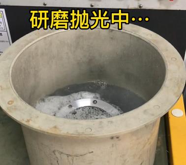 鋁壓鑄件研磨拋光中 鋁壓鑄件研磨拋光中